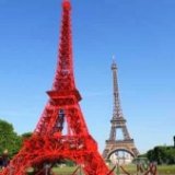 В Париже появилась еще одна Эйфелева башня