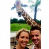 Туристы из Ирландии проснулись популярными после селфи со смеющимся жирафом