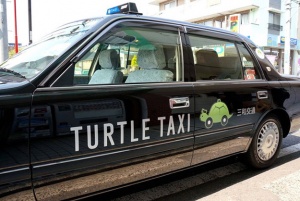 v yaponii mojno pokatatsya na medlennom taksi В Японии можно покататься на медленном такси