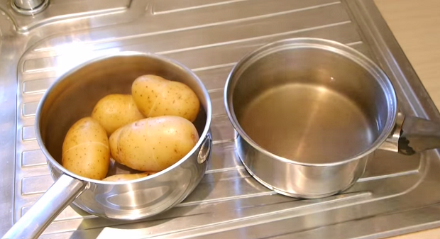 kak bystro ochistit varenuyu kartoshku Как быстро очистить вареную картошку?