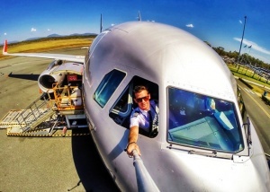 pilot otstranen ot raboty iz za selfi so styuardessoi Пилот отстранен от работы из за селфи со стюардессой