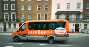 byudjetnyi avtobus dostavit turistov iz londona v hitrou Бюджетный автобус доставит туристов из Лондона в Хитроу