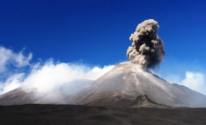 strashno krasivo na sicilii prosnulsya vulkan etna Страшно красиво. На Сицилии проснулся вулкан Этна