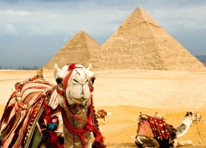 u egipetskih piramid razreshili provodit chastnye prazdniki У египетских пирамид разрешили проводить частные праздники