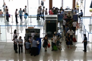 rossii predlojili otmenit dosmotry pri vhode v aeroporty России предложили отменить досмотры при входе в аэропорты