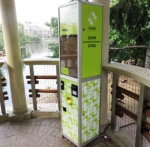 moskovskii zoopark ustanovil avtomaty dlya kormleniya jivotnyh Московский зоопарк установил автоматы для кормления животных