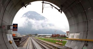 samyi dlinnyi jeleznodorojnyi tonnel otkrylsya v shveicarii Самый длинный железнодорожный тоннель открылся в Швейцарии