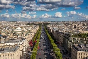 avtobusy bespilotniki razezjayut po pariju Автобусы беспилотники разъезжают по Парижу