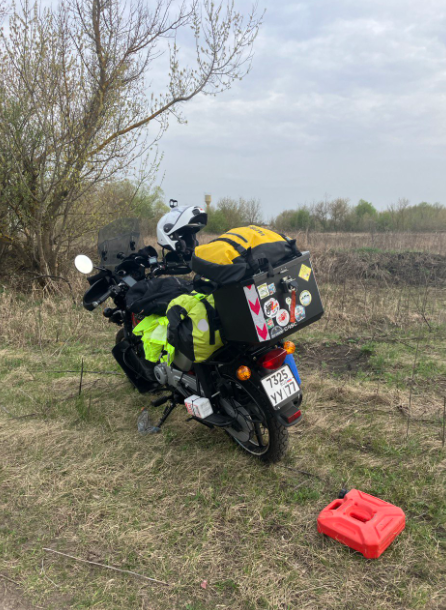 Привал на обед. Где-то между Москвой и Тамбовом. iz moskvy k persidskomu zalivu na motocikle pervyi etap 6 Из Москвы к Персидскому заливу на мотоцикле. Первый этап