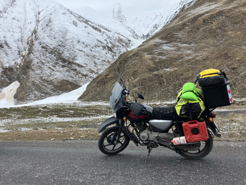 Крестовый перевал в апреле. Военно-Грузинская дорога. iz moskvy k persidskomu zalivu na motocikle pervyi etap 9 Из Москвы к Персидскому заливу на мотоцикле. Первый этап