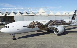 Air New Zealand predstavila samolet s drakonom smaugom iz «hobbita» Air New Zealand представила самолет с драконом Смаугом из «Хоббита»