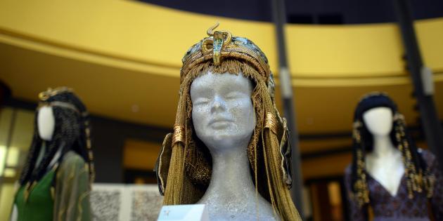 pariki iz filma kleopatra vystavleny v vashingtone Парики из фильма Клеопатра выставлены в Вашингтоне
