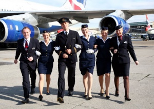 styuardessy British Airways trebuyut pravo na noshenie bryuk Стюардессы British Airways требуют право на ношение брюк