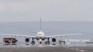 v aeroportu manchestera u aerobusa a330 vo vremya razgona vzorvalsya dvigatel В аэропорту Манчестера у аэробуса А330 во время разгона взорвался двигатель