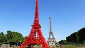 v parije poyavilas eshe odna eifeleva bashnya В Париже появилась еще одна Эйфелева башня