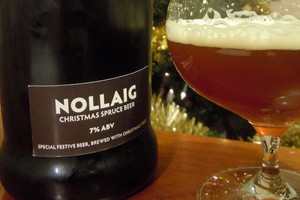 v shotlandii svarili rojdestvenskoe pivo s elkoi В Шотландии сварили Рождественское пиво с елкой