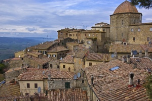 volterra gotovitsya k provedeniyu ejegodnogo srednevekovogo prazdnika Вольтерра готовится к проведению ежегодного средневекового праздника