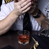 Пьяный пилот арестован за драку с полицейским накануне вылета