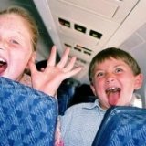 Определены лучшие способы успокоить ребенка во время полета