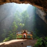 Слияние природы и древней архитектуры в таиландской пещере