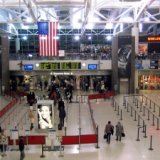 Работники багажной службы в аэропорту Нью-Йорка уличены в воровстве