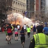 Во время марафона в Бостоне прогремели два взрыва