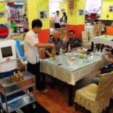 В китайском ресторане роботы заменили официантов
