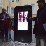 В Санкт-Петербурге установили громадный iPhone в память о Стиве Джобсе