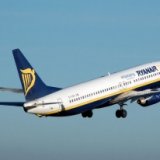 Ryanair выплатит 50 тысяч евро за упавший на голову пассажирки багаж