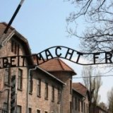 Подростки из Великобритании задержаны за кражу в Освенциме