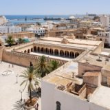 Налог на выезд из Туниса будет введен позже