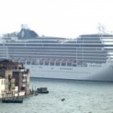 Круизные лайнеры пока остаются в Венеции