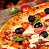 Набережная в Неаполе превратилась в пиццерию