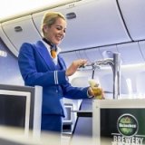 Нидерландский авиаперевозчик предлагает пиво на борту самолета