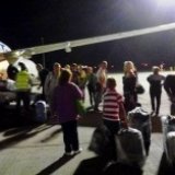 Украинские туристы самостоятельно загружали багаж в аэропорту Египта