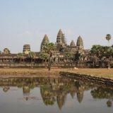 Запрет на селфи с монахами и подаяния детям: новые правила поведения в Ангкоре