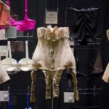 В Торонто проходит выставка французского нижнего белья