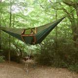 Отель Великобритании предлагает туристам заночевать в подвесной палатке