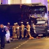 Полиция: грузовик намеренно врезался в толпу в Берлине