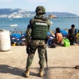 Армия возьмет пляжи Акапулько под круглосуточную охрану