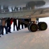 Пассажиры в Игарке толкали самолет ради селфи
