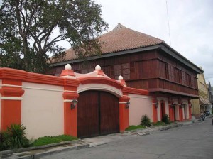 vigan 300x224 Виган   барокко землетрясений и перламутровые окна