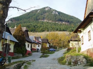 vlkolinec gora sidorovo 300x224 Влколинец. Деревня на земле волков