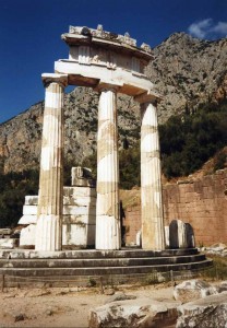 delphi tholos 208x300 Дельфы   могущество оракула