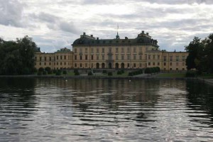 drottningholm vid s ozera 300x200 Дроттингхольм   остров королев