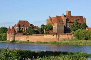 Castle of the Teutonic Order in Malbork 300x199 Замок в Мальборке   Мариенбург   резиденция тевтонского ордена